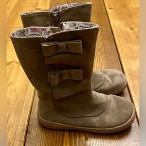Livie and Luca Neve boots in a beautiful Taupe that goes with everything!!